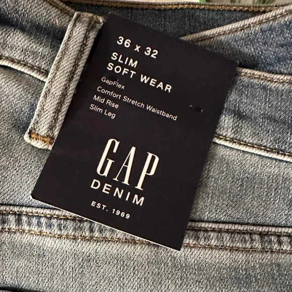 NWT Gap Men's Slim Soft Wear 36x32 Light Denim Mens Jeans - Picture 2 of 9